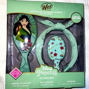 Brand New In Box Wet Brush. Disney Princess Mulan collection.